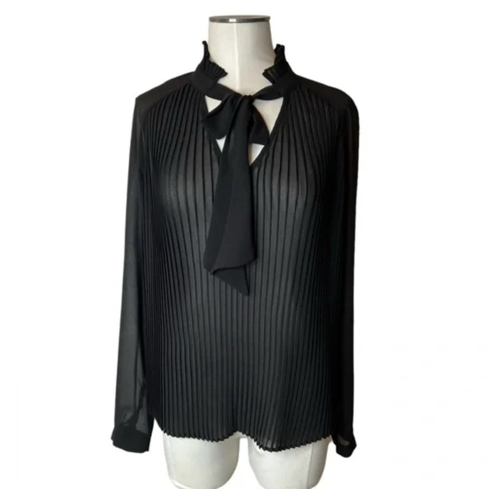 5/$25 Who What Wear Pleated Blouse GUC